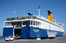 Το πλοίο Blue Horizon σε λιμάνι