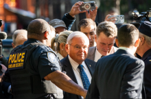 Ελεύθερος με εγγύηση ο Ρόμπερτ Μενέντεζ, που δήλωσε αθώος