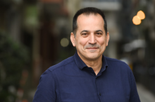 Ο Σπύρος Πέγκας συζητά με τον Γιάννη Μπουτάρη και τον Σταύρο Θεοδωράκη