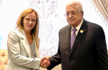 Στο περιθώριο της διεθνούςδιάσκεψης που οργανώθηκε στο Κάιρο, η Τζόρτζια Μελόνι είχε διμερή συνάντηση με τον Παλαιστίνιο Πρόεδρο Μαχμούντ Αμπάς