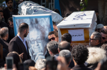 O ιρανός σκηνοθέτης Νταριούς Μερτζουί δολοφονήθηκε μαζί με την σύζυγό του από τον πρώην κηπουρό του εξαιτίας οικονομικής διαφοράς