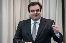 Πιερρακάκης στον ΣΚΑΪ: Δωρεάν ψηφιακό φροντιστήριο μέσω κινητού – Επιθυμούμε να αλλάξουμε το Άρθρο 16