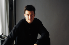 Μάθιου Πέρι: Ο ηθοποιός που όλοι αγαπήσαμε ως Τσάντλερ Μπινγκ στα «Φιλαράκια»