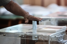 Δημοσκόπηση Metron: Κυριαρχία ΝΔ - Σε απόσταση αναπνοής το ΚΚΕ από τον ΣΥΡΙΖΑ