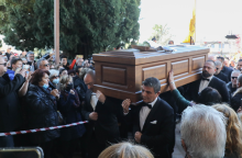 Βασίλης Καρράς κηδεία: Τελευταίο αντίο στον τραγουδιστή