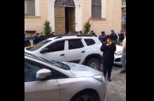 Στιγμιότυπο από αστυνομικές δυνάμεις έξω από καθολική εκκλησία στην Τουρκία