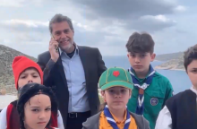 Μαθητές από σχολείο της Βούλας παρέλασαν στο Αγαθονήσι