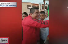 Ο υποψήφιος δήμαρχος δευτερόλεπτο πριν δολοφονηθεί ενώ χαιρετά υποστηρικτές του