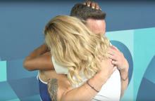 Ο Λευτέρης Πετρούνιας αγκαλιά με τη Βασιλική Μιλλούση