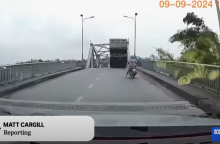 Τυφώνας Γιάγκι στο Βιετνάμ: Η στιγμή που καταρρέει γέφυρα 