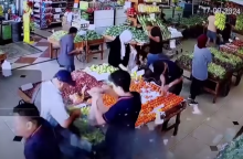 Η στιγμή της έκρηξης βομβητή σε άτομο ενώ ψώνιζε σε μανάβικο στον Λίβανο