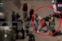 Στιγμιότυπο από το βίντεο ντοκουμέντο στο οποίο έχει καταγραφεί η άγρια συμπλοκή παιδιών και γονέων
