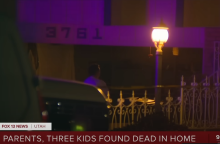 Αστυνομικές δυνάμεις έξω από το σπίτι της πενταπλής δολοφονίας στη Γιούτα