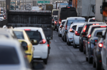 Κίνηση τώρα: Πού εντοπίζονται καθυστερήσεις στους κεντρικούς οδικούς άξονες του λεκανοπεδίου