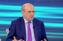 Χατζηδάκης για Basket League: Η κυβέρνηση θέλει να προστατεύσει το μπάσκετ