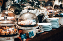 Από το απόλυτο σύμβολο πολυτέλειας, σε λόγο κριτικής και αντιδράσεων: Μήπως ήρθε το τέλος του μπουφέ πρωινού;