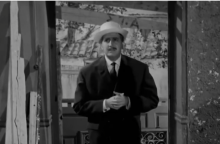 Ο Γιώργος Κωνσταντίνου σε σκηνή από την ταινία «Η δε γυνή να φοβήται τον άνδρα»