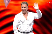 Ο Γιώργος Μαζωνάκης στο Voice: Παρατεταμένο το χειροκρότημα κατά την είσοδό του