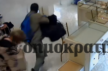 Ρόδος: Εξιχνιάστηκε η ληστεία σε χρυσοχοείο - Οι δράστες είχαν ξυλοκοπήσει τον ιδιοκτήτη και είχαν αρπάξει κοσμήματα αξίας 700.000€