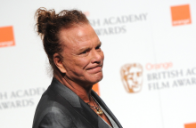 Μίκι Ρουρκ: Αγνώριστος σε νέες φωτογραφίες - Αντιμέτωπος με έξωση, χρωστάει 60.000$