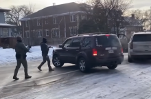 Βίντεο δείχνει τη στιγμή που πράκτορας της ICE πυροβολεί την 37χρονη στη Μινεάπολη