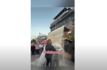 Κιάτο: Έριξαν 550 κιλά ρύζι στον γάμο του φίλου τους 