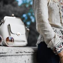 Πώς μπορείς να διευκολύνεις την καθημερινή σου ζωή με πράγματα που βρίσκεις σε μια γυναικεία τσάντα