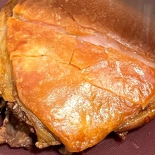 Λότζα στη Δέλλιου, Γουρουνοπούλα