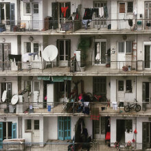 Ακάλυπτος πολυκατοικίας στο Θησείο