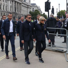 Emmanuel - Brigitte Macron: Στο κέντρο του Λονδίνου με look που συζητήθηκε