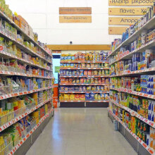 Ο πληθωρισμός ανεβάζει τις τιμές προϊόντων στα ράφια των σούπερ μάρκετ