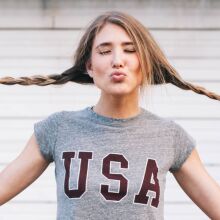 Τι τρέχει με την «κοριτσοποίηση» της μόδας;