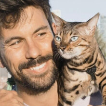 Γιατί οι άνδρες με γάτες είναι το πιο γοητευτικό trend στα social media