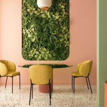 Χρώματα στους τοίχους και στα έπιπλα