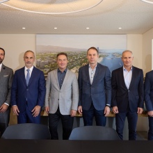 (από αριστερά): Σ. Παπαγεωργίου, Smart Energy & Telecoms Director, LAMDA Development, Θ. Γαβριηλίδης, Chief Investment Officer, LAMDA Development, O. Αθανασίου, CEO LAMDA Development, Κ. Νεμπής, Πρόεδρος και Διευθύνων Σύμβουλος Ομίλου ΟΤΕ, Γ. Κωνσταντινίδης – Chief Strategy, Transformation & Wholesale Officer Ομίλου ΟΤΕ, Δ. Τσατσάνης, Strategy & Business Transformation Principal Ομίλου ΟΤΕ.