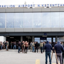 Μπλόκα αγροτών: Άνοιξε το αεροδρόμιο στα Χανιά – Πτήσεις έως τις 23:00 στο αεροδρόμιο Ηρακλείου