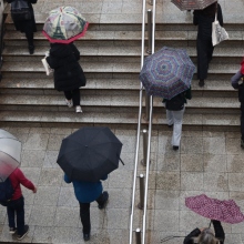 Καιρός, περαστικοι, βροχη