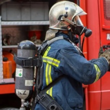 Πυρκαγιά στην οδό Μαυροματαίων - Αυτοκίνητο τυλίχθηκε στις φλόγες - Διακόπηκε η κυκλοφορία