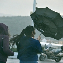 Καιρός, περαστικοι, βροχη