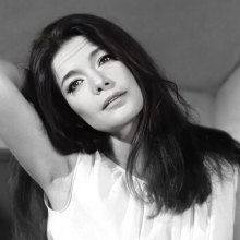 Τζένη Καρέζη