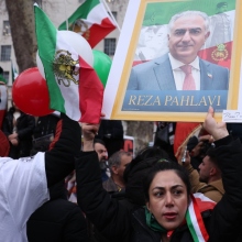 Διαδηλωτές υπέρ του Ρεζά Παχλεβί στο Λονδίνο 