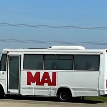 Νταβός: Η Μαρίνα Αμπράμοβιτς φέρνει το «THE BUS» και καλεί τους ηγέτες σε ψηφιακή αποτοξίνωση