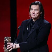 Ήταν ο Τζιμ Κάρεϊ ή κάποιος σωσίας του; Τα Σεζάρ απαντούν στις θεωρίες συνωμοσίας