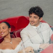 Ο λαμπερός πολιτικός γάμος του Λεκλέρ – Το ζευγάρι έκανε βόλτα με μια Ferrari Testarossa του 1957