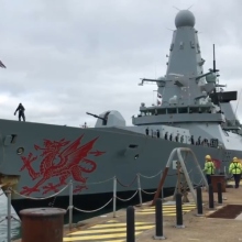 Το πολεμικό πλοίο ΗΜ Dragon