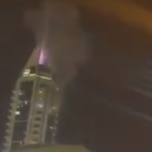 Θραύσματα από ιρανικό βλήμα έπεσαν σε ουρανοξύστη στο Ντουμπάι