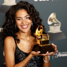 Ολίβια Ντιν: Ποιά είναι η soul φωνή που σάρωσε τα φετινά Grammy;