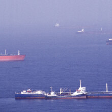 Εφοπλιστές σε εμπόλεμη ζώνη