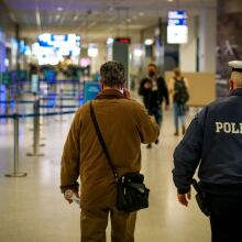 Αστυνομικός στην αίθουσα αναχωρήσεων του Ελ. Βενιζέλος