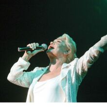 Πέθανε η μεγάλη τραγουδίστρια Μαρινέλλα σε ηλικία 87 ετών